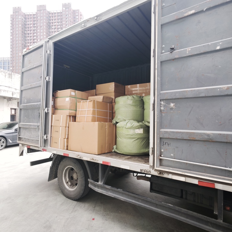 Seoladh boscaí dáileacháin cruach dhosmálta Ouyue Electric ar an mórchóir chuig Iosrael: ón monarcha go Ningbo Port, ag soláthar tacaíocht láidir do thionscadail chairn luchtaithe thar lear