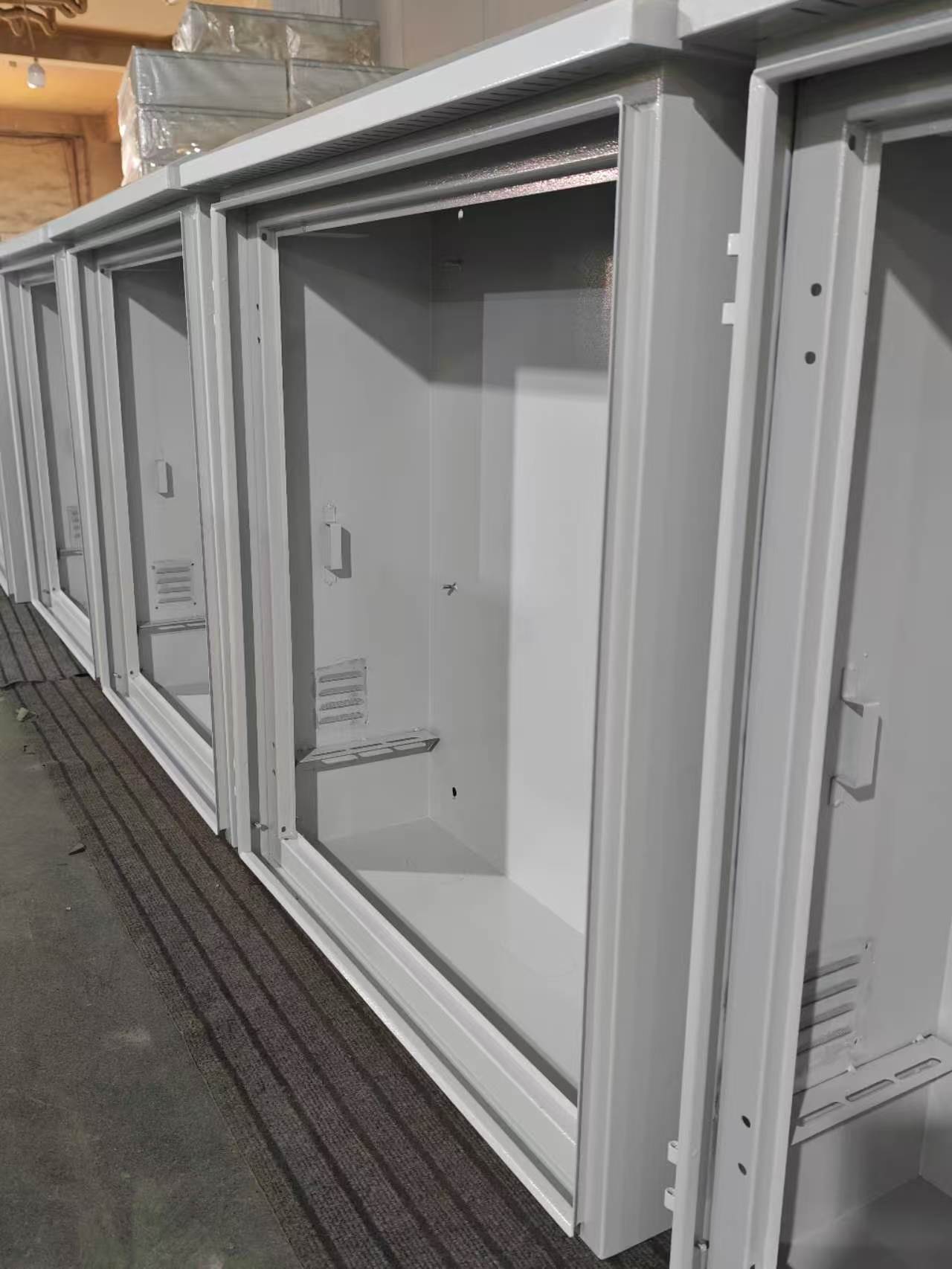 Bosca Dáileacháin Rainproof Allamuigh: Sé Sonraí Laistigh